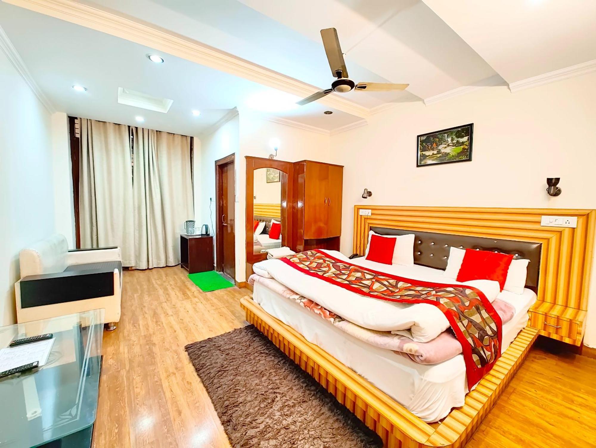 Hotel Nainii Moon - Walking Distance From Mall Road And Naini With Lift - Wifi - Restaurant And Parking Facilities Available - Luxury In Nainital