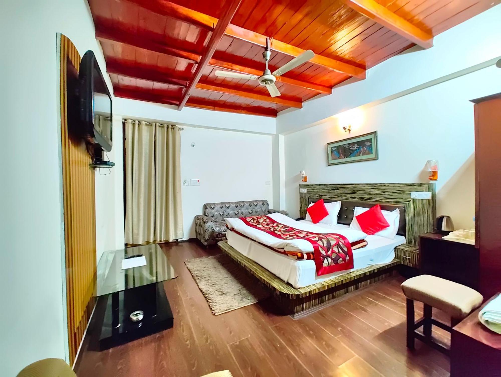 Nainii Moon - Walking Distance From Mall Road And Naini With Lift - Wifi - Restaurant And Parking Facilities Available - Luxury In Hotel