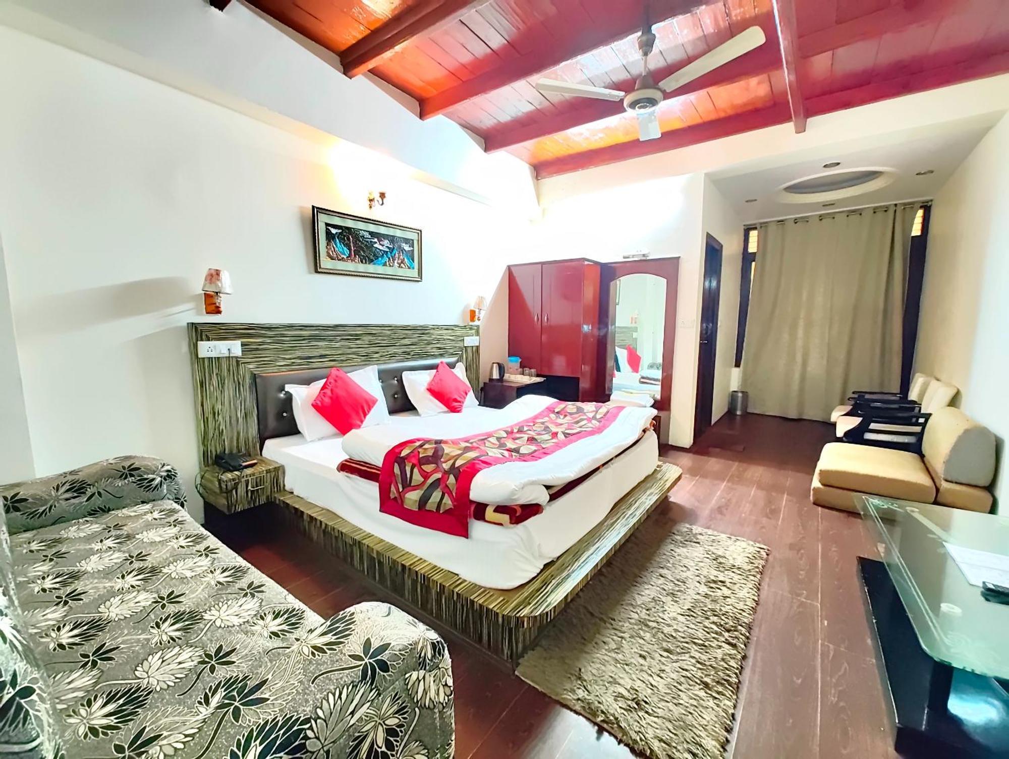 Nainii Moon - Walking Distance From Mall Road And Naini With Lift - Wifi - Restaurant And Parking Facilities Available - Luxury In 3* Nainital