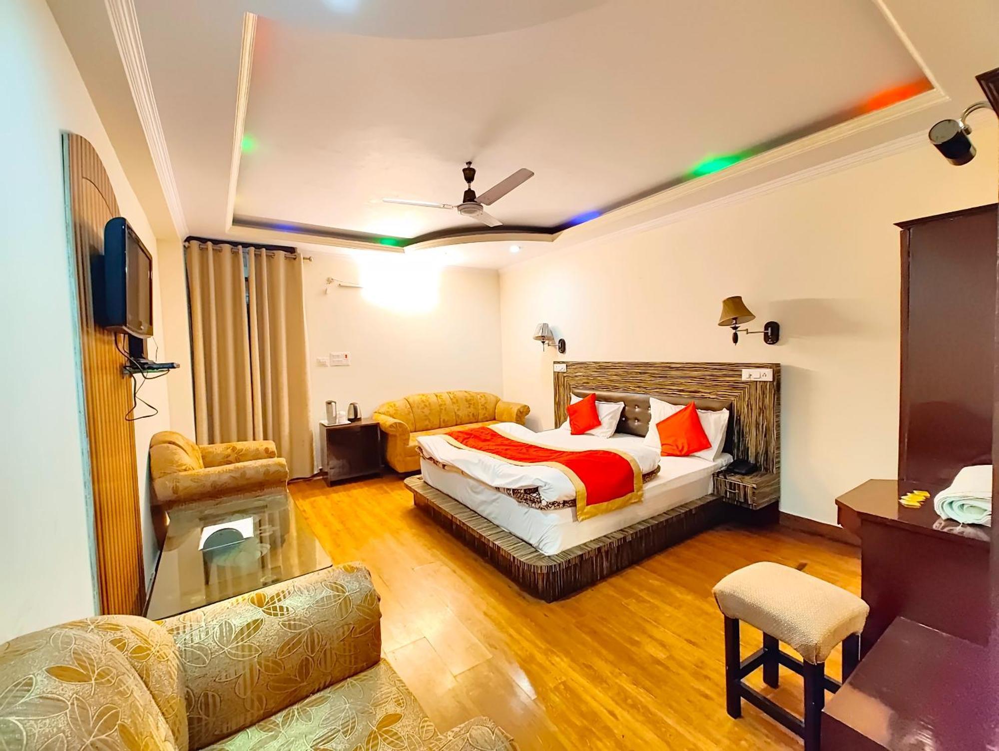 Nainii Moon - Walking Distance From Mall Road And Naini With Lift - Wifi - Restaurant And Parking Facilities Available - Luxury In 3*